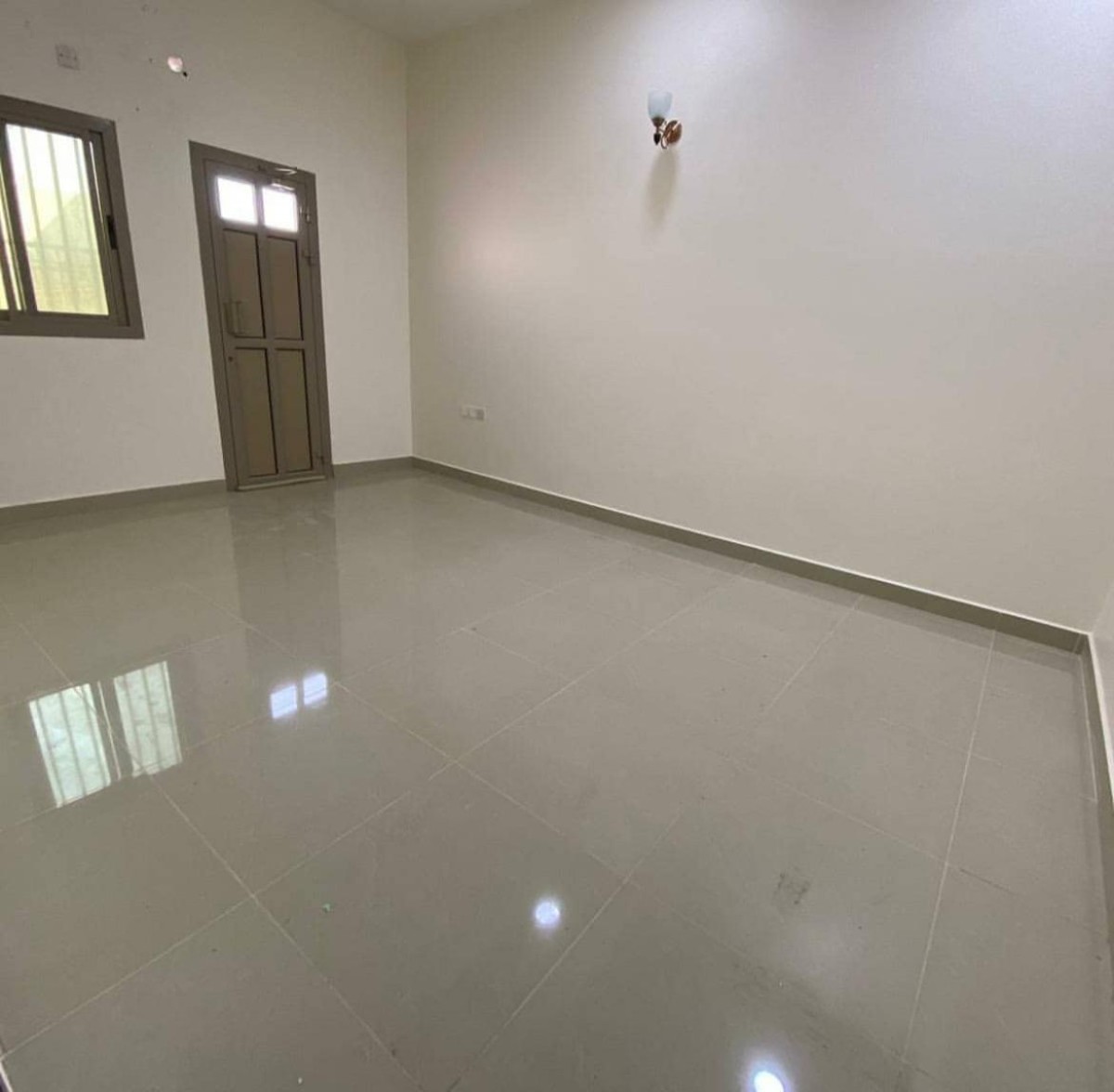 للإيجار شقة تجارية مكتبيةتقع في منطقة القدم تطل على الهايويه مباشرةتتكون من غرفتين وحمامين وصالة ومطبخ ومصعد وسكورتيتصلح إلى الكثير من المشاريعالمطلوب 250 دينار 39993932 عبدالفتاح حسن مسار المستقبل للعقارات مطلوب جميع العقارات من المالك مباشرة. https://instagram.com/masar.bh?igshid=YmMyMTA2M2Y=