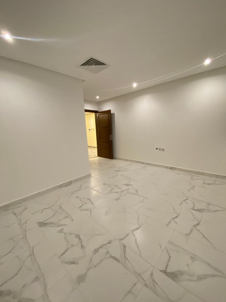 ايجار دور الدعيه مع روف كبير يتكون من ٣ غرف ٢منهم ماستر صاله