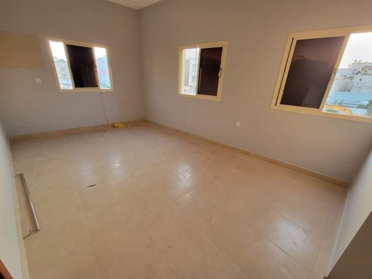 شقه تجاريه للإيجار في شارع الجنبيه