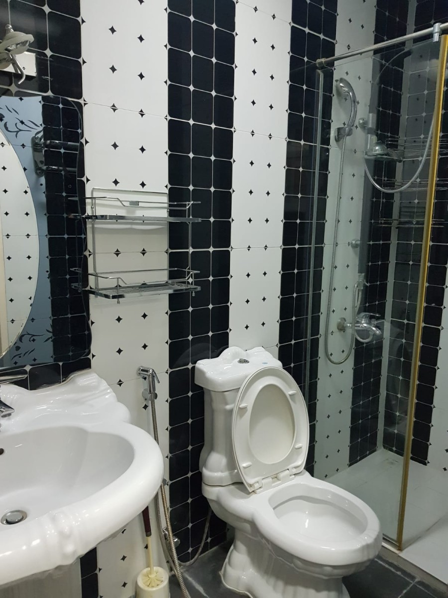 للإيجار شقة مفروشة بالكامل في سند