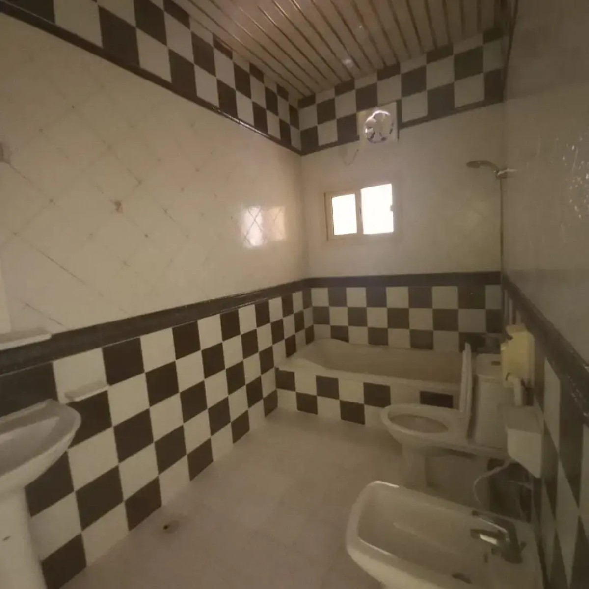 للإيجار شقه في سند