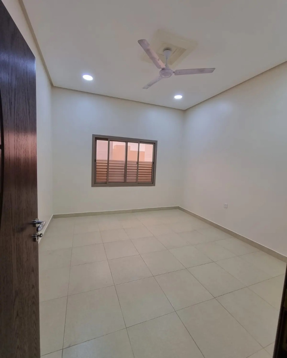 للإيجار شقة جديدة وكبيرةفي بني جمرة قريبة من سار سنترالتتكون من 3 غرف وحمامينوصالة ومطبخ وغرفة طعامالمطلوب 200 دينار غير شامل الكهرباء 39993932 عبدالفتاح حسن مسار المستقبل للعقارات مطلوب جميع العقارات من المالك مباشرة. @masar.bh@masar.bh#بني_جمرة #شقة_للايجار #عقارات_البحرين #سار_سنترال #الدراز#باربار#جنوسان#البديع