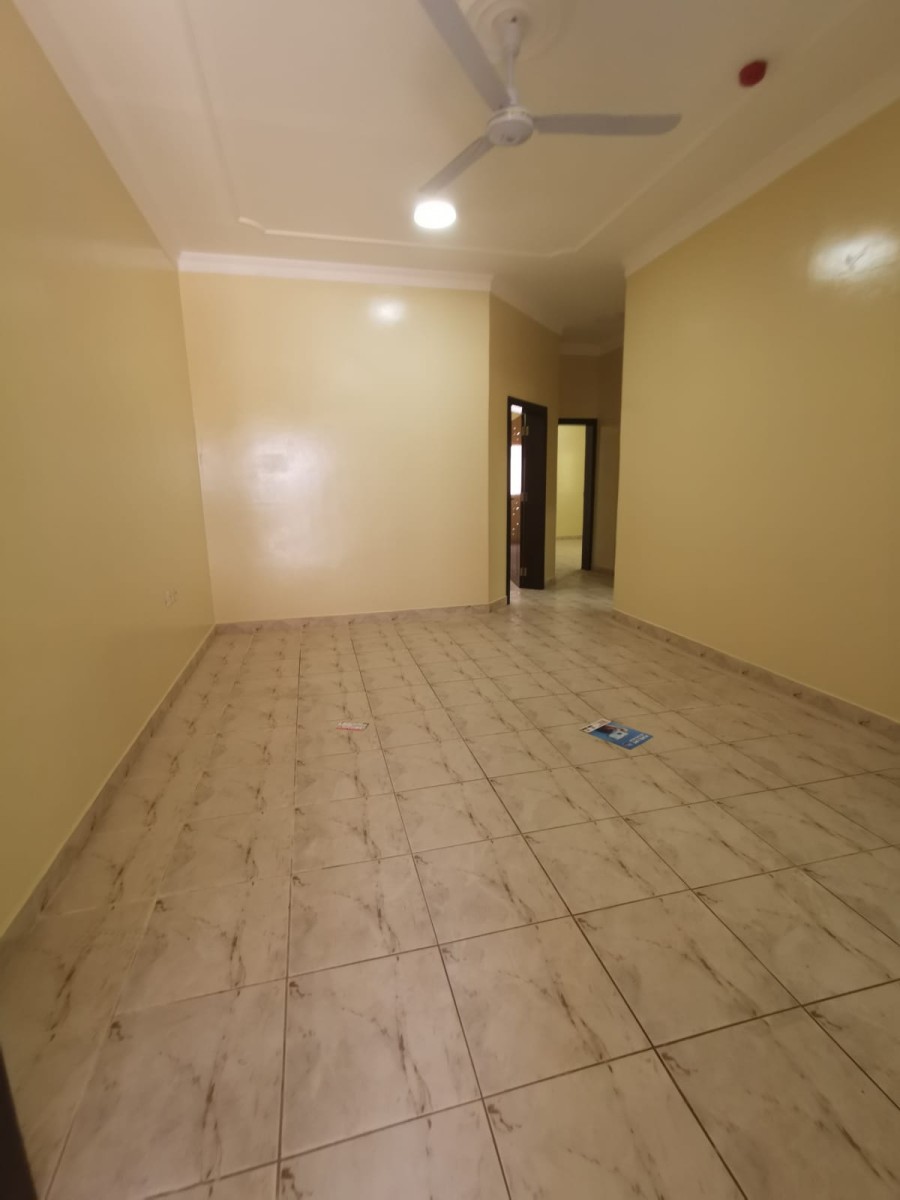 شقة كبيرة في مكان حيوي في بوكوارة صوب المنتزة