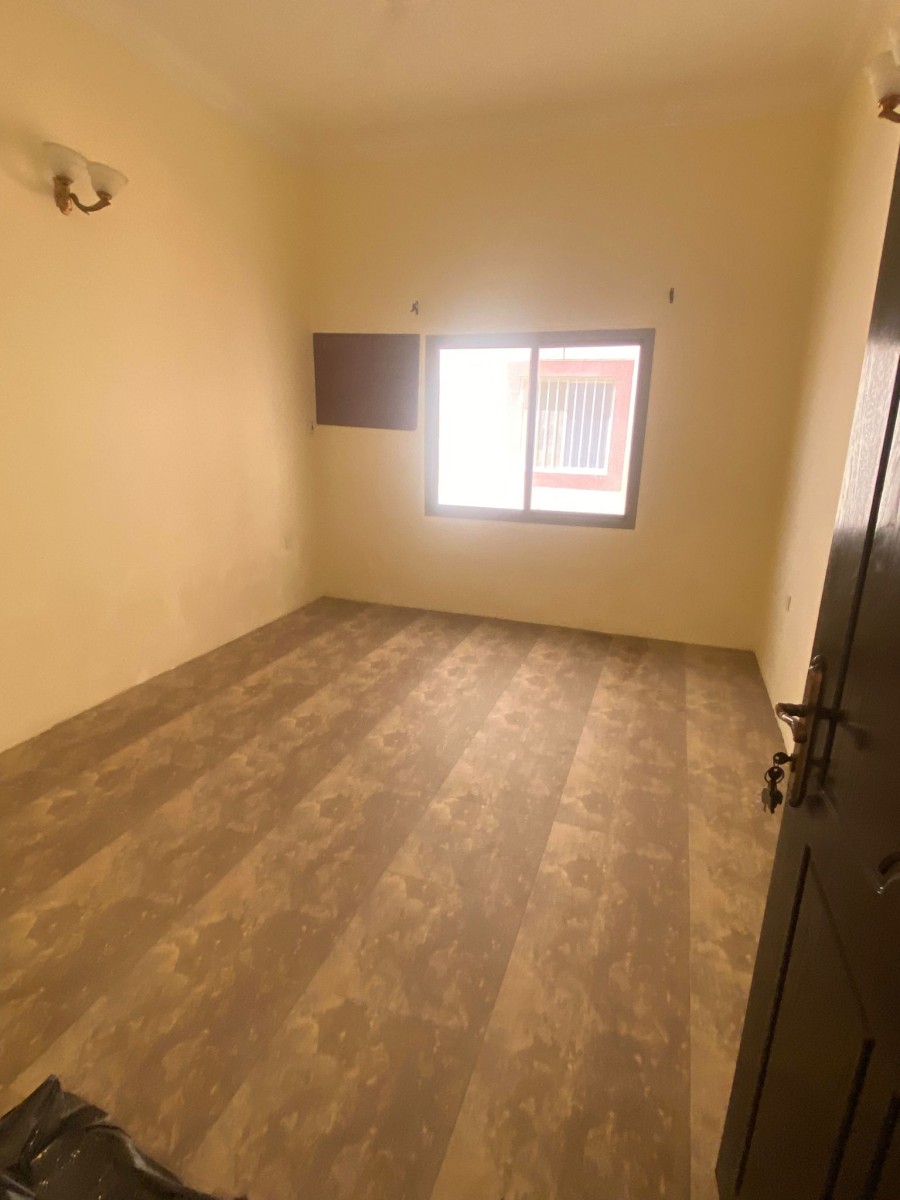 للإيجار شقة نظيفة في الحجيات بالقرب من رامز