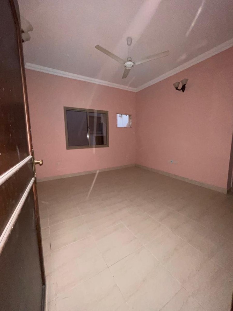 للايجار شقه 3 غرف شامل الكهرباء في الرفاع ابو كواره