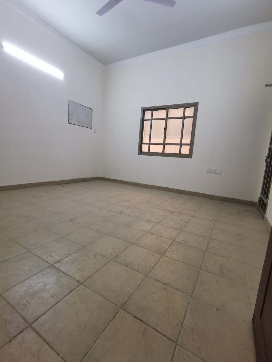 للإيجار شقة في الحجيات صوب كفتيريا أكسبرس قريب من ابن الجزري